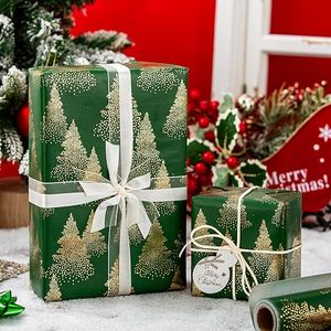 Papel de Regalo Navideño Verde y Dorado con Diseño de Árbol de Navidad en Lámina Dorada, Papel de Regalo para las Fiestas de Invierno - Product Image 1