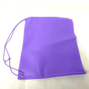 Sac à cordon personnalisé recyclable de taille moyenne en non-tissé avec motif de lettres et logo par Andony - Product Image 3