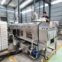Continue tunnelvormige palletwasmachine met droog- en desinfectiesysteem voor het reinigen van bakblikken in bakkerijen