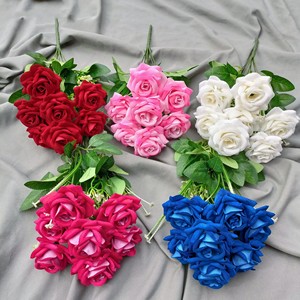 Ramo decorativo <span class=keywords><strong>de</strong></span> <span class=keywords><strong>flores</strong></span> rosas <span class=keywords><strong>de</strong></span> franela artificial barato a granel <span class=keywords><strong>de</strong></span> China <span class=keywords><strong>de</strong></span> alta calidad <span class=keywords><strong>de</strong></span> venta directa <span class=keywords><strong>de</strong></span> fábrica para boda en casa - Product Image 5