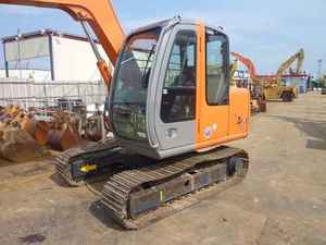Excavatrice Hitachi ZX70 d'occasion de haute qualité |   Machine à chenilles de 7 tonnes |   Importé du Japon |   Solution fiable et économique - Product Image 4