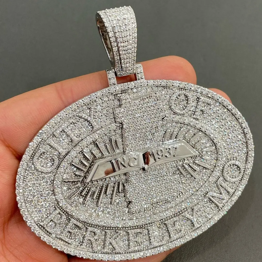 Colgante de amuleto plano circular personalizado de piedras preciosas de grado VVS para hombre colgante de collar de moissanita VVS de plata 925 personalizado