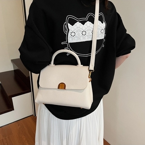 Nova Bolsa Tote Redonda Popular de Verão com Alça, Barata e em Tendência, Pequena Bolsa Transversal de Ombro com Couro PU e Fecho de Aba para Atacado - Product Image 5