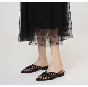 Mules et sandales décontractées pour femmes, à bout carré, à talon carré bas, ajourées et tissées, noires, dorées, marron, pour un usage quotidien, style chic - Product Image 5