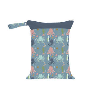 <span class=keywords><strong>Sac</strong></span> <span class=keywords><strong>à</strong></span> <span class=keywords><strong>langer</strong></span> en polyester léger et <span class=keywords><strong>pratique</strong></span> pour la maternelle personnalisable avec nom privé imprimé étanche <span class=keywords><strong>à</strong></span> motifs - Product Image 3