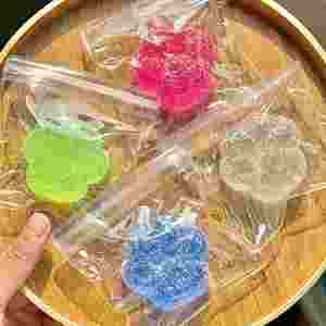 ของเล่นบีบลดความเครียดรูปอุ้งเท้าแมวคริสตัลน้ำตาลน่ารัก ทำจาก TPR เหมาะสำหรับเด็กและผู้ใหญ่ ของขวัญคลายเครียด ของเล่นอุ้งเท้าแมว - Product Image 1