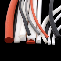 Bande d'étanchéité en mousse de silicone extrudée personnalisée, résistante aux hautes températures, bande d'étanchéité souple en caoutchouc de silicone