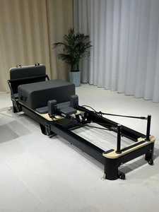 Reformer de Pilates pliable et portable avec roues de transport, en <span class=keywords><strong>alliage</strong></span> d'aluminium durable, pour une utilisation en studio de Pilates, offrant des bienfaits pour la santé - Product Image 1