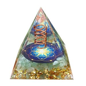Pyramide en résine époxy avec galets de cristal, ornement de bureau artisanal, 5 cm, vert aventurine transparent, fleur bleue, décoration florale, cadeau - Product Image 5