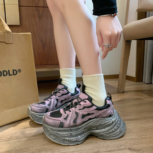 Dropshipping Logo personnalisé 2024 Nouveau style de baskets décontractées épaisses lumineuses pour femmes Chaussures de marche style de créateur de mode - Product Image 4