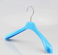 Cintre en plastique courant YT, cintre personnalisé avec logo, crochet coloré, cintre pour vêtements d'enfants, cintre à manteau de haute qualité