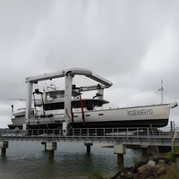 Grue mobile portative à pneus en caoutchouc pour navires et yachts 60-100 tonnes, moteur, boîte de vitesses, roulement efficaces, télécommande, 16,5 m