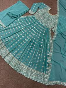 Traje Anarkali para mujer con estampado étnico verde de último diseño en tendencia con pantalones y conjunto Dupatta para mujer a precio asequible - Product Image 5