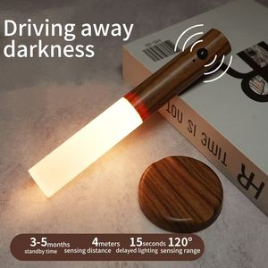 مصباح جداري مغناطيسي بشحن USB عالي السطوع ، مصباح ليلي من الخشب للمدخل - Product Image 3