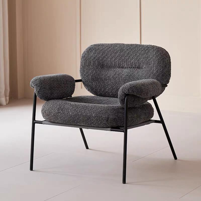 สีเทาเข้ม