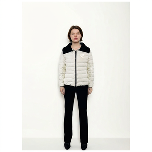 Doudoune blanche en duvet avec col noir, coupe classique, fermeture éclair, style décontracté unisexe pour l'hiver - Product Image 1