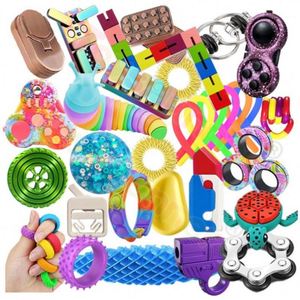 Calendrier de l'Avent Fidget avec différents jouets fidget, y compris des anneaux, des sliders, des pistolets et des puzzles, pour le soulagement quotidien du stress et le plaisir sensoriel - Product Image 1