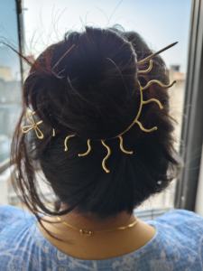 Chignon de cheveux fleuri, bâton doré en laiton, accessoires de cheveux bohèmes pour femmes, cadeau pour elle - Product Image 2