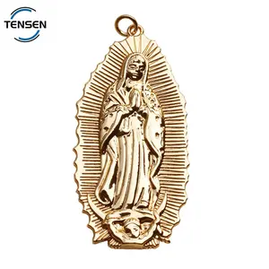 Personalizado oro de prendas de vestir colgar colgantes logotipo en relieve religioso encanto de metal etiqueta para pulsera