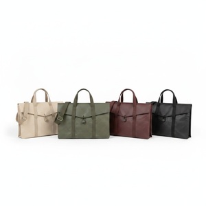 Sac bandoulière unisexe en Tyvek écru, plissé sculpté, avec soufflet et fermeture éclair discrète, finition nickel mat, personnalisable avec logo, idéal pour le commerce. - Product Image 6