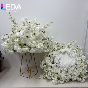 Bola de Flores de Rosa Blanca Artificial LEDA, Hecha a Mano, de Espuma, Estilo Clásico para Decoraciones de Boda - Product Image 6