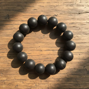 Bracelet en perles d'agarwood noir de style bouddhiste vintage Dai Binh, unisexe, Vietnam, 18 mm - Product Image 1
