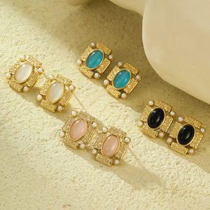 Boucles d'oreilles clous carrées géométriques de style rétro français, en acier inoxydable, avec pierre œil de chat colorée et perle, pour une touche de personnalité - Product Image 2