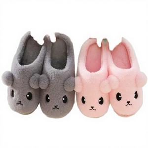 Chaussons chauds en peluche pour femmes et hommes, hiver, intérieur, antidérapants, avec doublure en maille et semelle en caoutchouc épaisse, décoration en nœud - Product Image 4