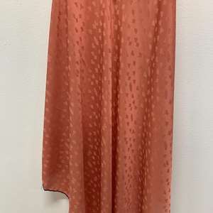 Material de vestido de tela de seda de imitación, vinilo etílico, ácido acético, lieno, manga larga - Product Image 2