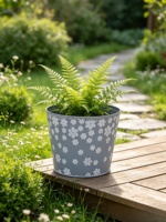 Pot Bunga Besar Grosir 7.5" Ukiran Tangan Motif Bunga Putih Logam Galvanis untuk Dalam & Luar Ruangan Gaya Rustic Amerika