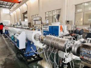 Machine de fabrication de tuyaux en polyéthylène haute densité (PE) pour l'eau, ligne de production de tuyaux de drainage en HDPE, ligne de production de tuyaux en PPR - Product Image 4