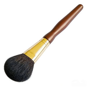 Pinceau à blush vegan en poils synthétiques avec manche en bois YRX pour l'application de poudre, pinceau de maquillage pour le visage, OEM. - Product Image 1