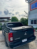 Couverture de benne souple manuelle enroulable pour camion Mitsubishi, étanche et anti-poussière, avec support pour logo et taille personnalisés, directement de l'usine OEM