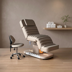 Table de massage électrique moderne beige certifiée CE à 3 moteurs, réglable en hauteur, avec mousse à mémoire de forme et revêtement PU, pour salon de beauté et spa médical - Product Image 1