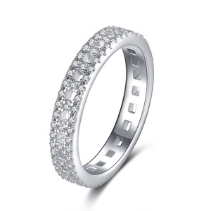 Anillo de Latón Chapado en Platino al por Mayor con Circonita AAA, Triple Hilera Pavé, Diseño Cuadrado, Precio de Fábrica, Bajo MOQ - Product Image 1
