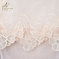 Bordure en dentelle florale brodée papillon sur filet transparent ivoire, personnalisable en gros, pour vêtements et fournitures de couture DIY