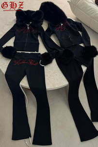 ชุดวอร์ม Y2K รุ่นใหม่สำหรับผู้หญิง พร้อมโลโก้ประดับเพชรแบบกำหนดเอง เสื้อฮู้ดซิปขนเฟอร์และกางเกงขาบาน ชุดเซ็ต 2 ชิ้นสำหรับผู้หญิง ปี 2026 - Product Image 2