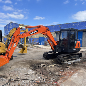 Miniexcavadora Doosan Dh55 original con certificación CE, en oferta, de alta calidad, bajo precio, pocas horas de uso, probada y en funcionamiento. - Product Image 2