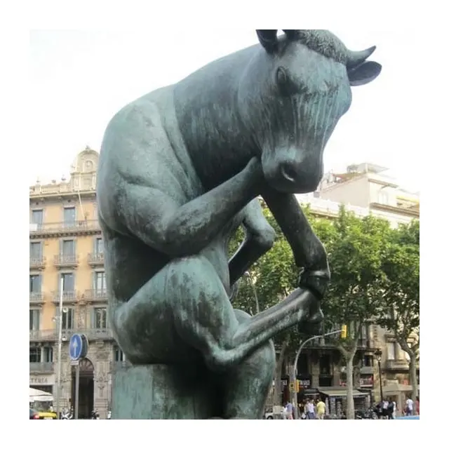 Fornitore artigianale Custom OEM Design Outdoor Thinker statua di mucca animale grande scultura in metallo