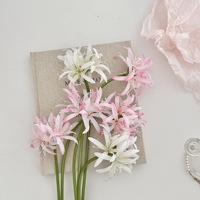 2 têtes de lys araignée rouge (Manjusaka) fleur artificielle pour accessoires de photographie de mariage de style ancien Hanfu et décoration de scène