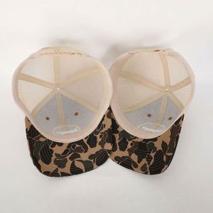 Gorra Trucker de Malla con Visera Precurvada de 6 Paneles, Estilo Clásico, Camuflaje Duck, con Logo Personalizado de Gancho y Bucle, Certificación BSCI, OEM, Estilo Urbano y Empresarial - Product Image 3