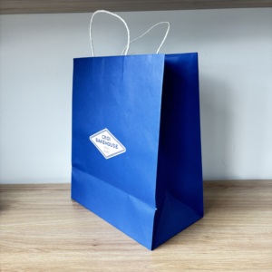 ถุงกระดาษคราฟท์สีน้ำเงินพิมพ์ลายแบบพรีเมียม ปี 2026 พร้อมหูหิ้วแบบเกลียว สำหรับบรรจุภัณฑ์ของขวัญและเบเกอรี่สุดหรู - Product Image 5