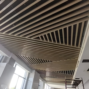 Tube carré en fibre de verre moderne pour plafond, forme irrégulière, insonorisation acoustique, design contemporain pour immeuble de bureaux - Product Image 3