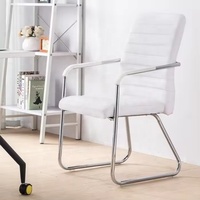 Chaise de bureau ergonomique exécutive en PU à dossier moyen, idéale pour salle de réunion et bureau – Prix abordable
