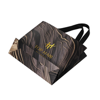 Sacs en papier cadeau personnalisés de luxe, haut de gamme, gaufrés, réutilisables, imperméables, écologiques, recyclables, doublés d'éponge, pour cheveux