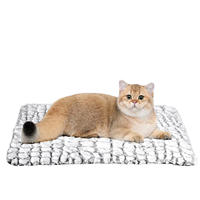 Couverture chauffante de luxe auto-chauffante en polaire berbère à rayures imprimées pour animaux de compagnie, fournitures chaudes pour niche, lit amovible pour chiens et chats