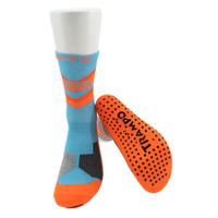 Logo personnalisé Chaussettes de trampoline en polyester Grip Chaussettes de parc de trampoline à rebond antidérapantes