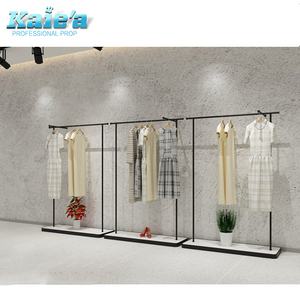 OEM negozio di abbigliamento di usura delle donne del basamento del metallo di visualizzazione attaccatura display rack per abbigliamento - Product Image 3