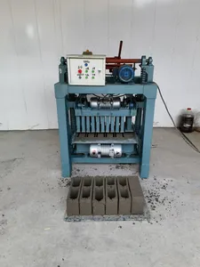 La máquina de fabricación de ladrillos 4-35 a la venta se puede combinar con un mezclador y una cinta transportadora para crear una línea de producción eficiente - Product Image 4