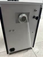 Banc d'essai électrique modulaire et optimisé pour la comparaison de pressions et l'étalonnage efficace des manomètres sur table de travail